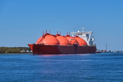 Bloomberg: Γιατί ξεπέρασαν τα 200.000 δολ/ημέρα τα ναύλα του LNG