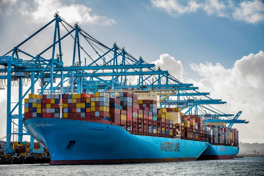 Maersk: Εξετάζει την αυξημένη χρήση αιθανόλης για να μειώσει την εξάρτηση από την Κίνα (FT)