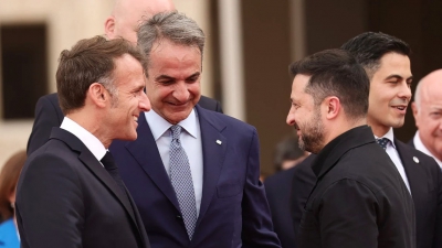 Στο Παρίσι ο Μητσοτάκης για τη σύνοδο των 37 - Στο τραπέζι η νέα στρατηγική για την Ουκρανία, παρών ο Zelensky