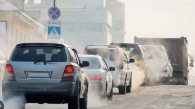 Η ΕΕ θα αναθεωρήσει μέχρι το τέλος του έτους τον στόχο του 2035 για τις μηδενικές εκπομπές στα οχήματα