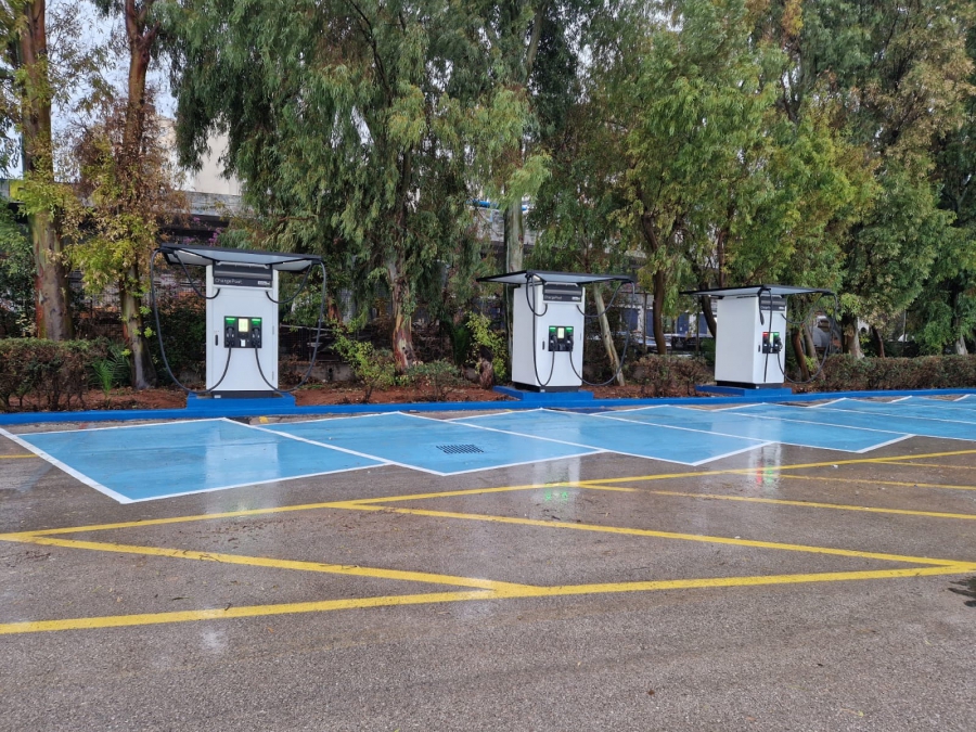 Νέος σταθμός ταχείας φόρτισης ηλεκτρικών ταξί στον Πειραιά