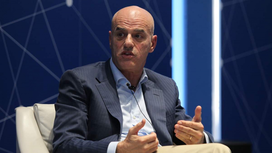 Descalzi (Eni): Οι υψηλές τιμές φυσικού αερίου μειώνουν τις πιθανότητες της ΕΕ να επιτύχει τον στόχο του 90%