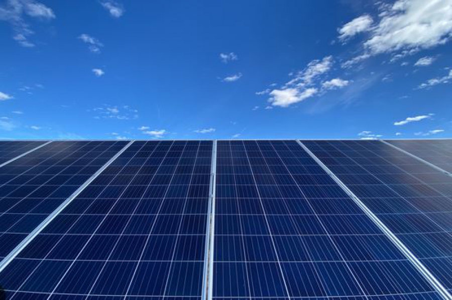 Προτεραιότητα για όρους σύνδεσης φ/β 1300 MW προβλέπει η ρύθμιση για βιομηχανία και αγρότες