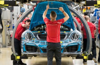 Οι δασμοί των ΗΠΑ στον χάλυβα δημιουργούν προβλήματα στις αυτοκινητοβιομηχανίες (Reuters)