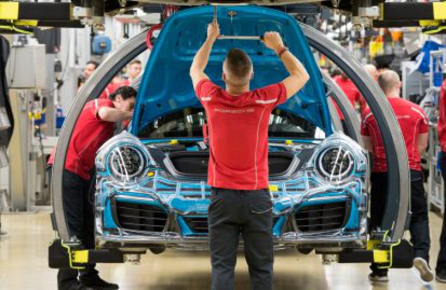 Οι δασμοί των ΗΠΑ στον χάλυβα δημιουργούν προβλήματα στις αυτοκινητοβιομηχανίες (Reuters)