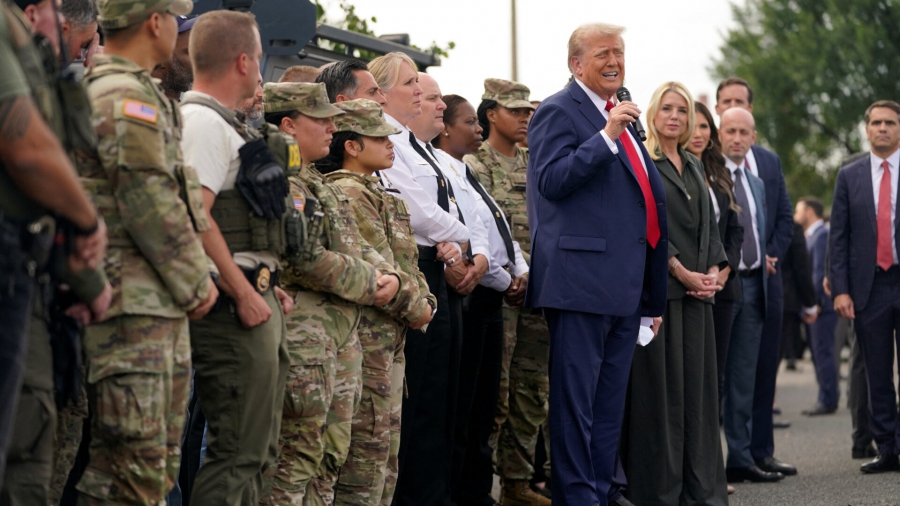 WSJ: Ο Trump σκέφτεται την αποστολή 10.000 επιπλέον στρατιωτών στην Μ. Ανατολή