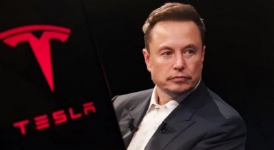 Εκτοξεύεται η Tesla με τον Musk να αγοράζει μετοχές αξίας 1 δισ. δολαρίων