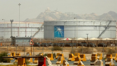 Η Aramco ανακατευθύνει την μεταφορά πετρελαίου για να αποφύγει τα Στενά του Ορμούζ