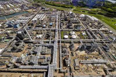 Shell - To μεγαλύτερο διυλιστήριο στην Ευρώπη αυξάνει την παραγωγή jet fuels εν μέσω κρίσης