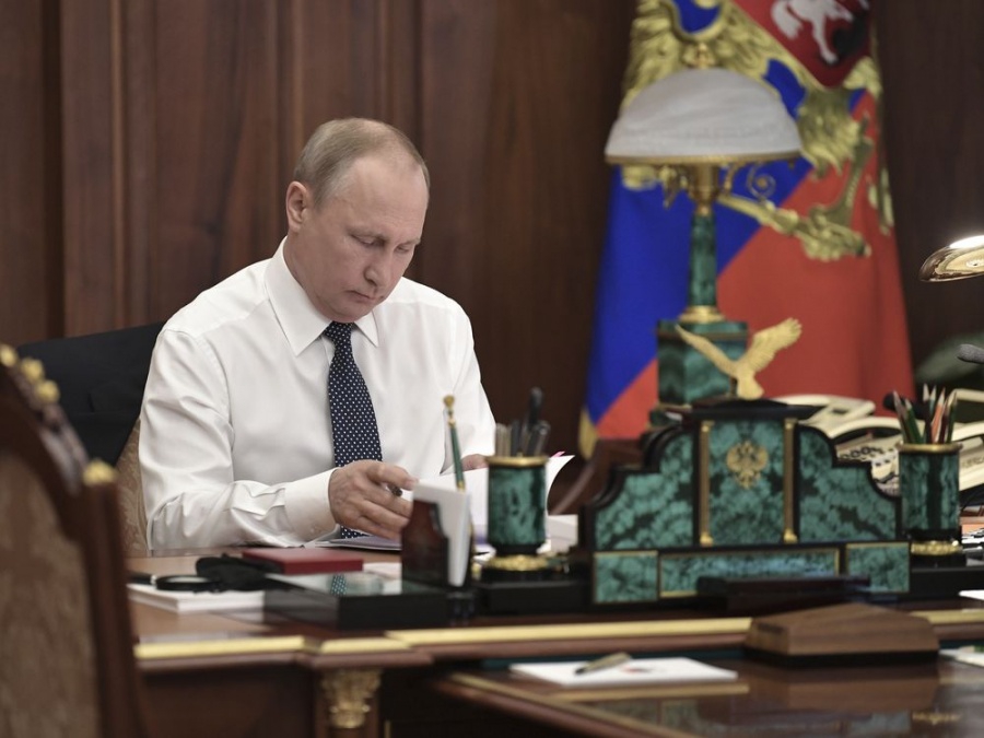 Κρεμλίνο: Putin, Trump, Salman αναζητούν τρόπους για τη σταθεροποίηση της αγοράς πετρελαίου