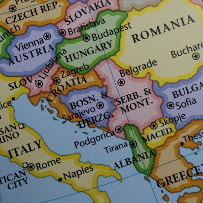 Γιατί οι ΗΠΑ επενδύουν δισεκατομμύρια σε ενεργειακά έργα στα Βαλκάνια; (Oil Price)