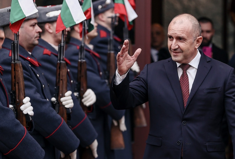 Rumen Radev: Ο ρωσόφιλος πρώην πρόεδρος της Βουλγαρίας οδεύει προς σαρωτική εκλογική νίκη (Reuters)