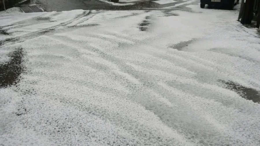 Η ηλιακή βιομηχανία αναζητά νέες τεχνολογίες για την προστασία από άγριες χαλαζοπτώσεις και καταιγίδες