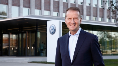 Volkswagen: Πώς η ηλεκτροκίνηση «συμβάλλει» στην περικοπή της παραγωγής οχημάτων - Τι είπε ο Diess