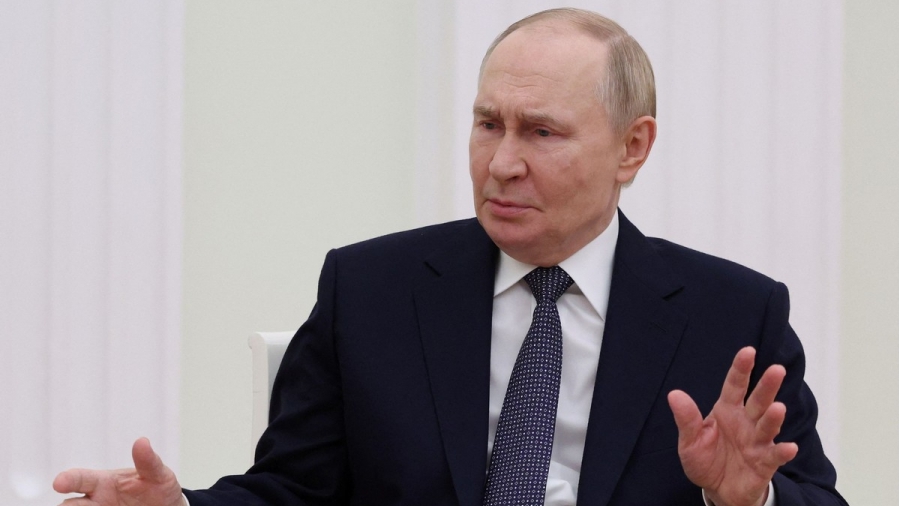 Putin: «Κόβει» το τετ α τετ με τους Αμερικανούς στην Αγία Πετρούπολη