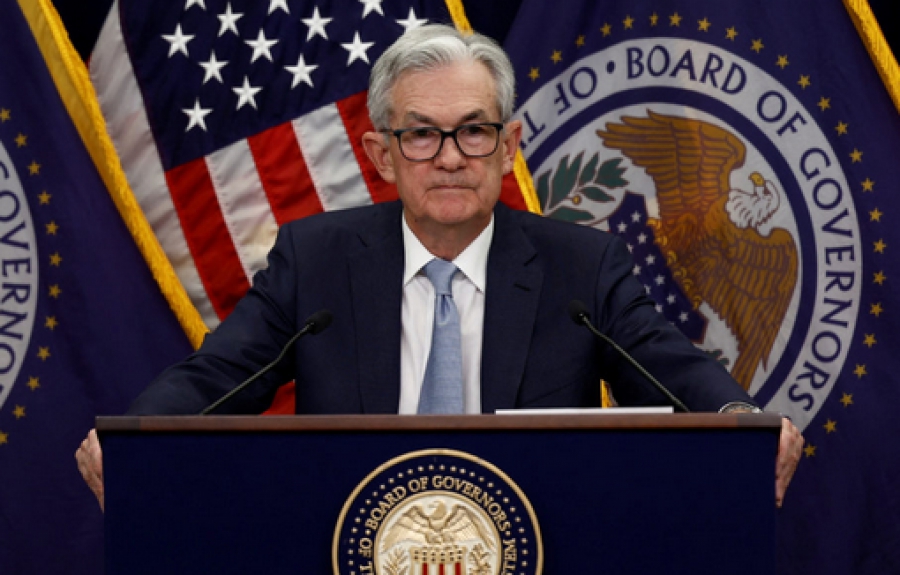 Fed: Αμετάβλητα στο 3,50%-3,75% τα επιτόκια λόγω αβεβαιότητας για τις επιπτώσεις από τη Μέση Ανατολή