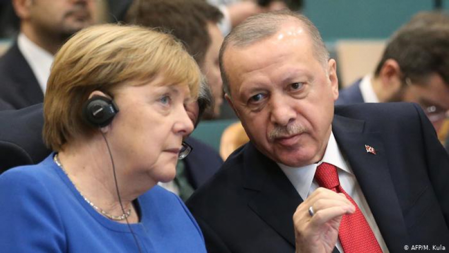 Erdogan σε Merkel: Είμαι υπέρ της επίλυσης των διεθνών ζητημάτων στο πλαίσιο του διαλόγου
