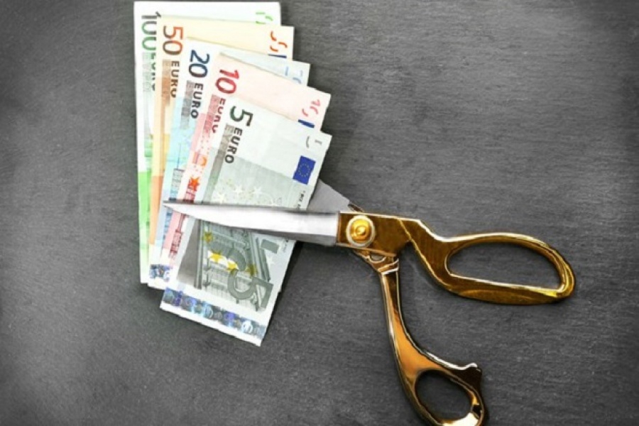 Μείωση μεταξύ 7%-15% στους μισθούς με 50% απασχόληση - Πως θα γίνονται οι έλεγχοι και τι θα πληρώνει το κράτος