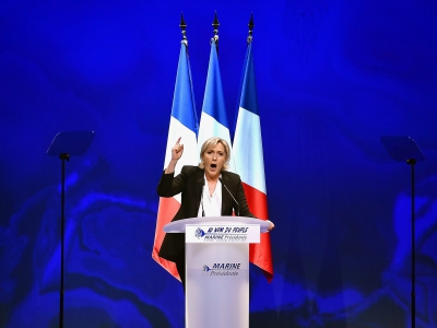 Μια Γαλλία σε κρίση και μια Le Pen που παραμονεύει (Politico)