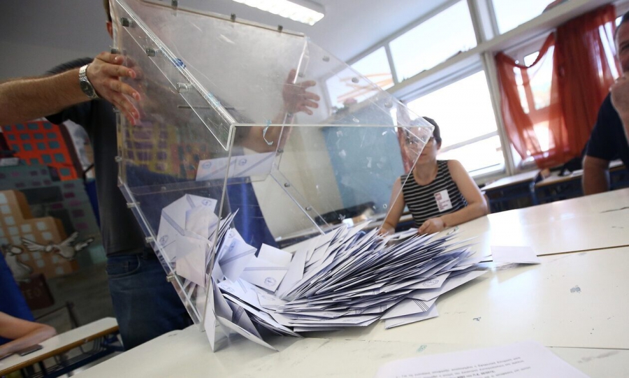 Metron: Στο 36,5% η εκτίμηση ψήφου για τη ΝΔ - Αισιόδοξα μηνύματα για το ΠΑΣΟΚ