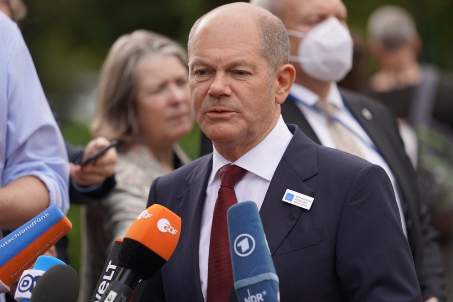 FT: Γιατί ο φόρος στα «ουρανοκατέβατα κέρδη» αφορά όλους τους κλάδους πλην του φυσικού αερίου στη Γερμανία