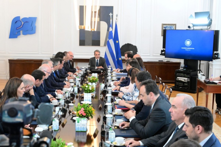 Μητσοτάκης στο υπουργικό: Τριεδρική περιφέρεια για τους απόδημους