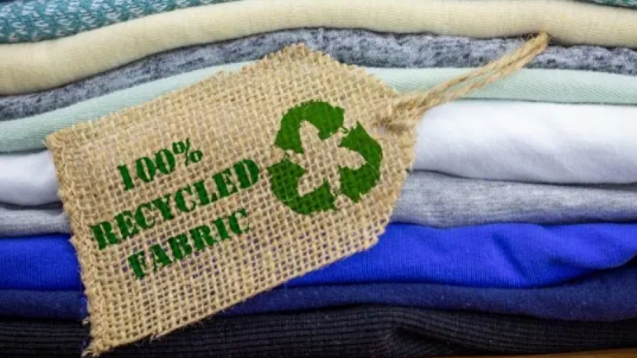 Κομισιόν: Νέοι κανόνες για τη μείωση, επαναχρησιμοποίηση και ανακύκλωση κλωστοϋφαντουργικών απορριμμάτων