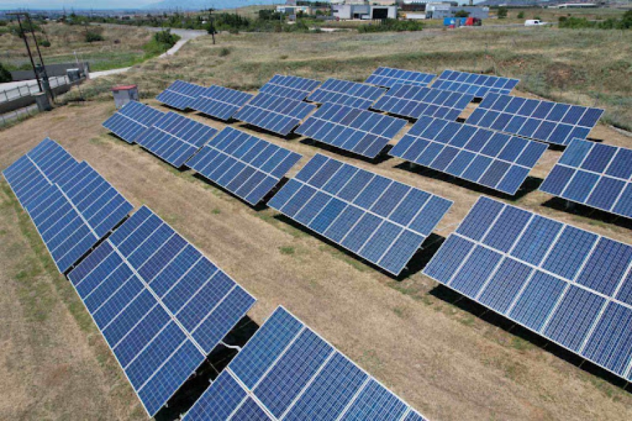 ΣΕΦ: Πάνω από 800 MW ηλιακής ενέργειας εγκαταστάθηκαν το 2025 - Στην πρώτη θέση ανάμεσα στις ΑΠΕ