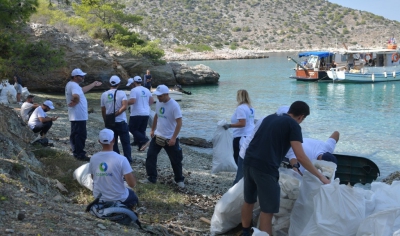 COSMOTE BLUE: Οι εργαζόμενοι του Ομίλου στη μάχη για τον καθαρισμό των θαλασσών μας