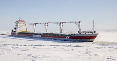 Εμπορικό φορτηγό πλοίο προσάραξε στην Αρκτική πλέοντας από Κίνα προς Καναδά