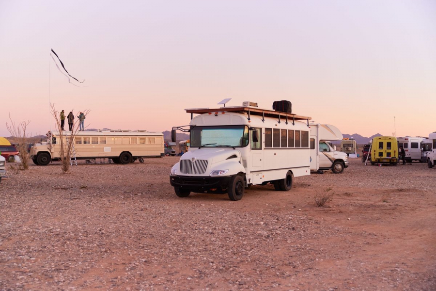 Bloomberg Green: Οι νομάδες - ακτιβιστές στις ΗΠΑ ανταλλάζουν διαμερίσματα με... βαν και εξοικονομούν ενέργεια