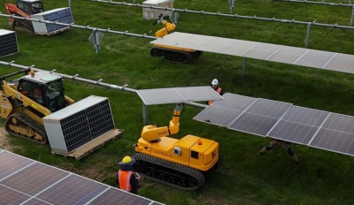 Ρομπότ επιταχύνουν την εγκατάσταση 500.000 πάνελ σε ηλιακό πάρκο στην Αυστραλία (Βίντεο)