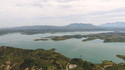 Φωτοβολταϊκά λίμνης Πηνειού: 185 εγκρίσεις, 158 φωτοβολταϊκοί σταθμοί και μπαράζ αντιδράσεων
