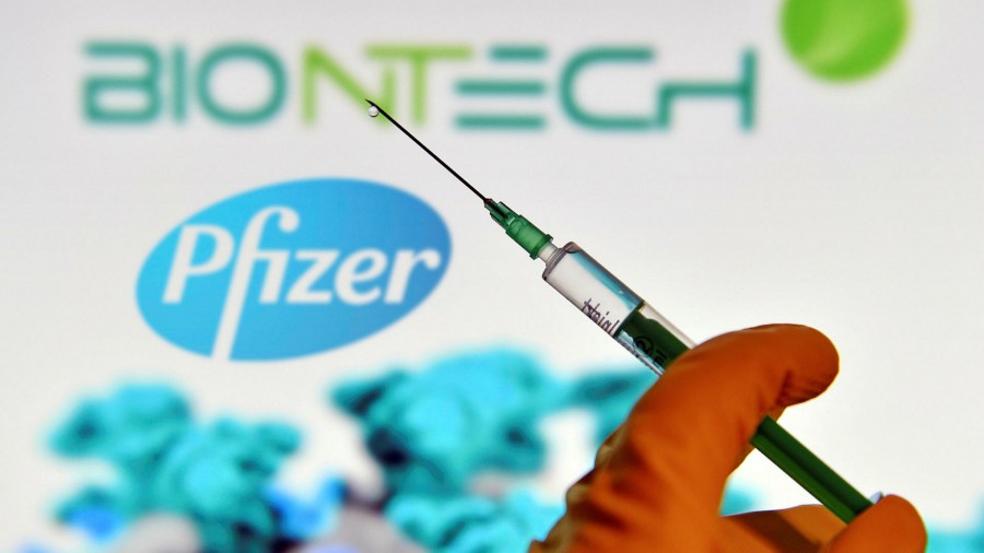 Θέμα ωρών η έγκριση του εμβολίου της Pfizer στις ΗΠΑ – Σχέδιο Biden για 100 εκατ. εμβολιασμούς