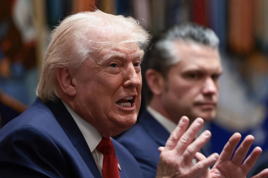 Trump για Ιράν: Aπειλεί με ολική καταστροφή των ενεργειακών υποδομών- Εντείνονται οι ετοιμασίες για εισβολή