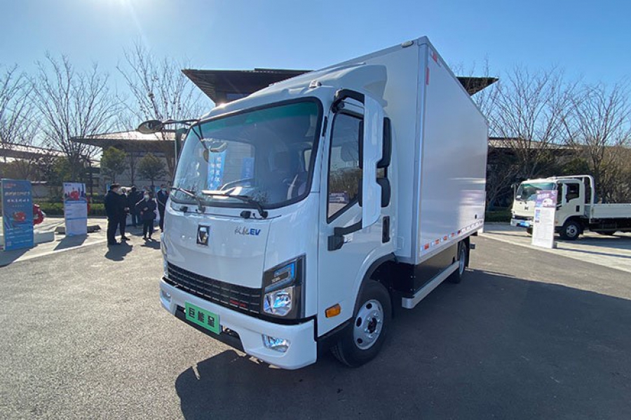 200 ηλεκτρικά φορτηγά την ημέρα μπορούν να φορτιστούν σε μία αποθήκη