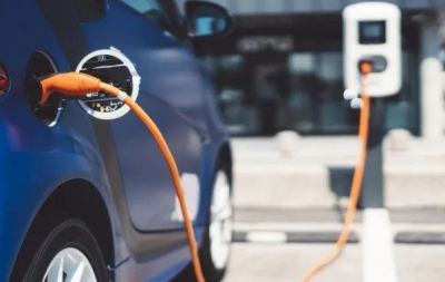 Εντυπωσιάζουν οι επιδόσεις της Γαλλίας στην ηλεκτροκίνηση – Καθοριστικά τα μπόνους της κυβέρνησης