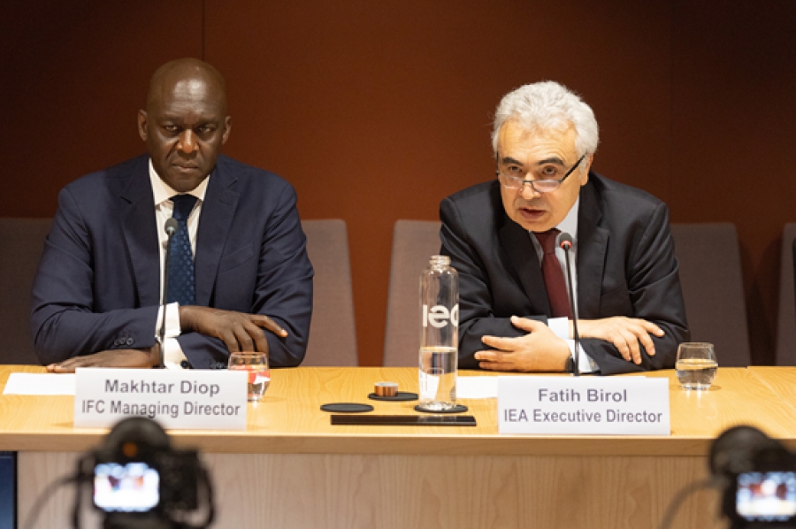 Έκθεση ΙΕΑ: Επιτάχυνση ροών των ιδιωτικών κεφαλαίων για την ενεργειακή μετάβαση
