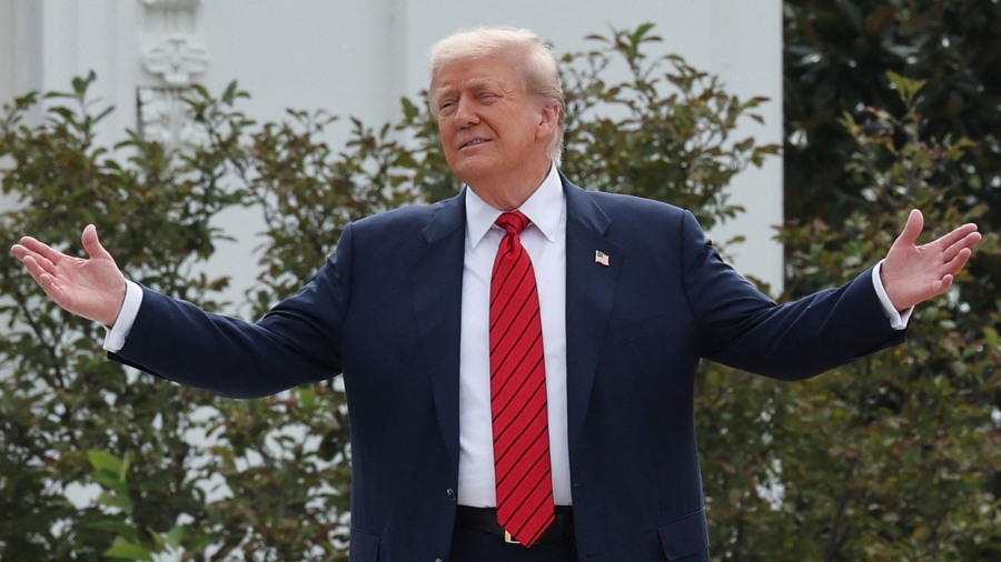 O Τrump επιβάλει δασμούς στους εισαγόμενους ημιαγωγούς- Ανήσυχες οι αμερικανικές βιομηχανίες