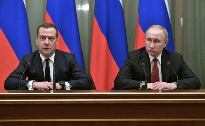 Medvedev: Το πετρέλαιο ίσως φτάσει τα 400 δολάρια αν επιβληθεί πλαφόν