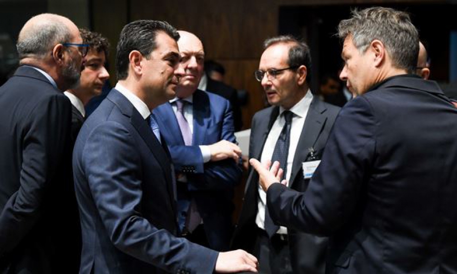 Με πρωτοβουλία Σκρέκα κλειστή σύσκεψη 4 χωρών για το πλαφόν