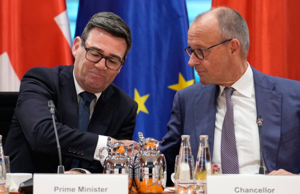 Kοινό μέτωπο Burnham - Merz απέναντι στις ρωσικές υβριδικές απειλές - Nέα συζήτηση για επιστροφή της Βρετανίας στην ΕΕ