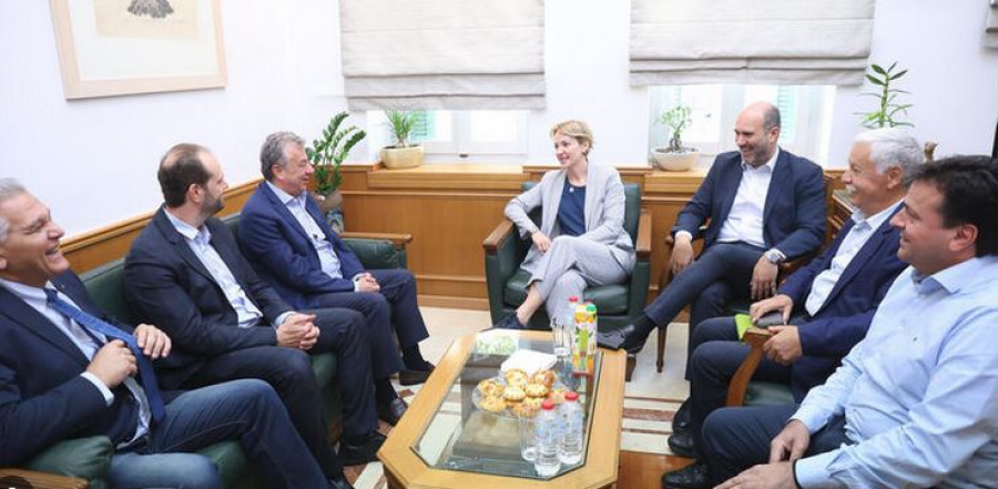 Παγώνει το πρόγραμμα για τα υπεράκτια αιολικά λόγω ευρωεκλογών - Στην Κρήτη η Αλ. Σδούκου