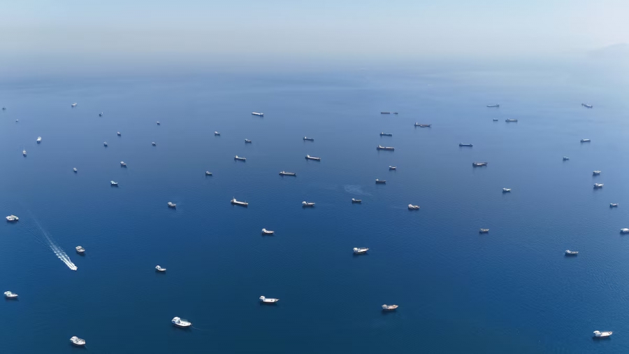 Πετρελαιοφόρα και δεξαμενόπλοια LNG περνούν ξανά «σκοτεινά» καθώς η κρίση στα Στενά του Ορμούζ βαθαίνει (Oil Price)