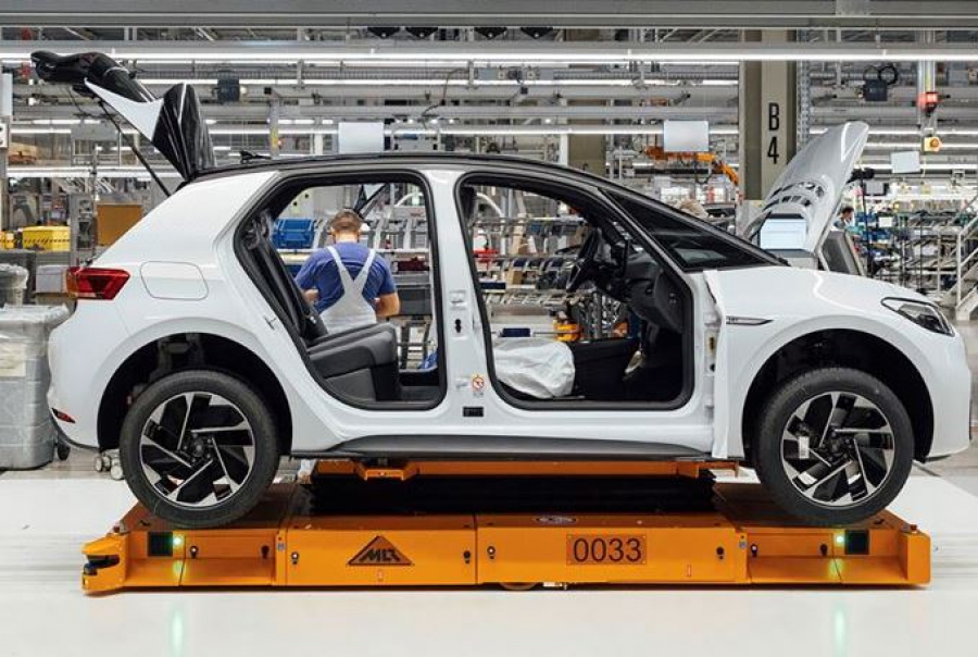 Η έλλεψη ημιαγωγών «φρενάρει την παραγωγή αυτοκινήτων