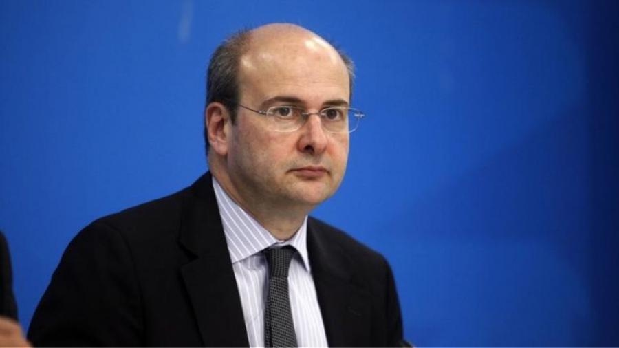 ΥΠΕΝ: Στο νέο αδειοδοτικό πλαίσιο και οι εκκρεμείς αιτήσεις ΑΠΕ – Χρονικές προθεσμίες για τη διατήρηση της άδειας