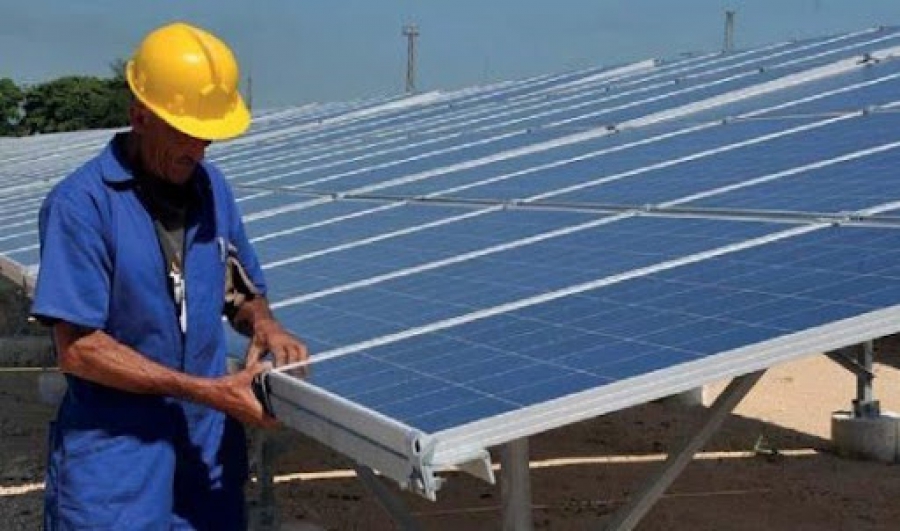 Η Κούβα συνεργάζεται με την Κίνα για την επίλυση των ενεργειακών της ελλείψεων (Reuters)