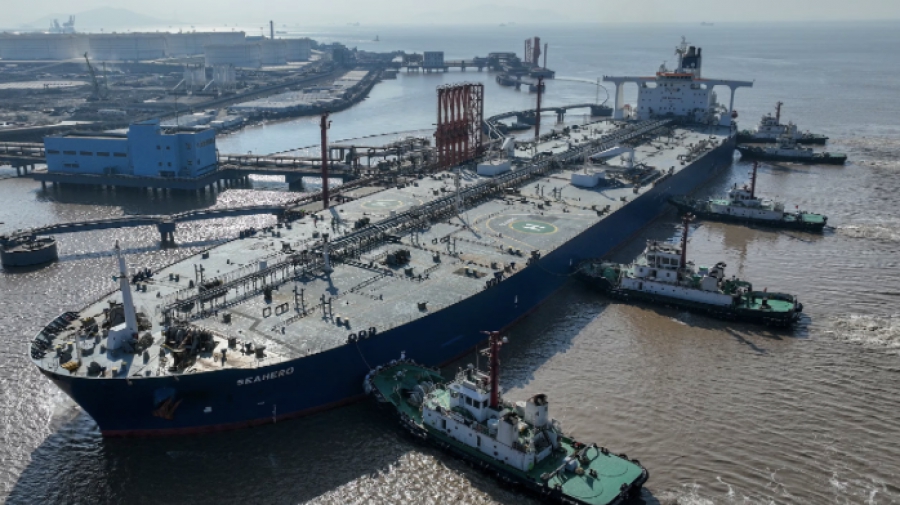 Υπερ-δεξαμενόπλοιο με ρωσικό πετρέλαιο ESPO σε αναμονή  κοντά στην Κίνα    