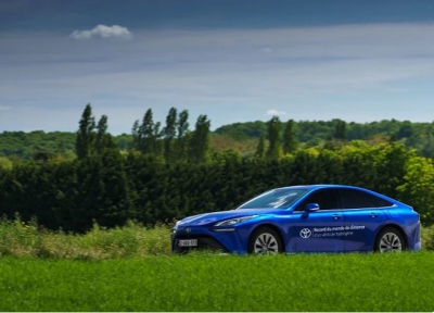 Το υδρογόνο απειλεί την «απλή» ηλεκτροκίνηση: Ρεκόρ αυτονομίας για το υδρογονοκίνητο Toyota Mirai