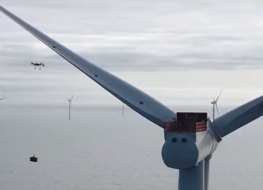 Drone παραδίδει αντικείμενα σε ανεμογεννήτρια της Orsted στη Βόρεια Θάλασσα